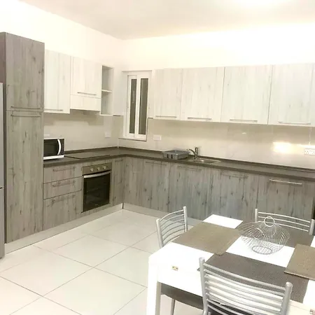 Paceville Centre House Hotel