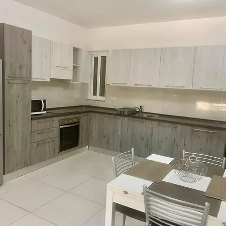 Paceville Centre House Hotel